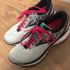 Women’s brooks ghost 11 size 9